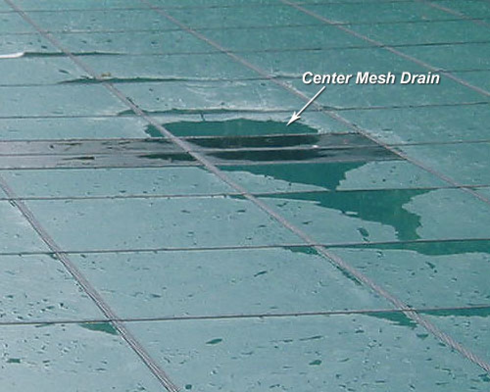 Center Mesh Drain On Yard Guard Aquamaster™ Safety Cover