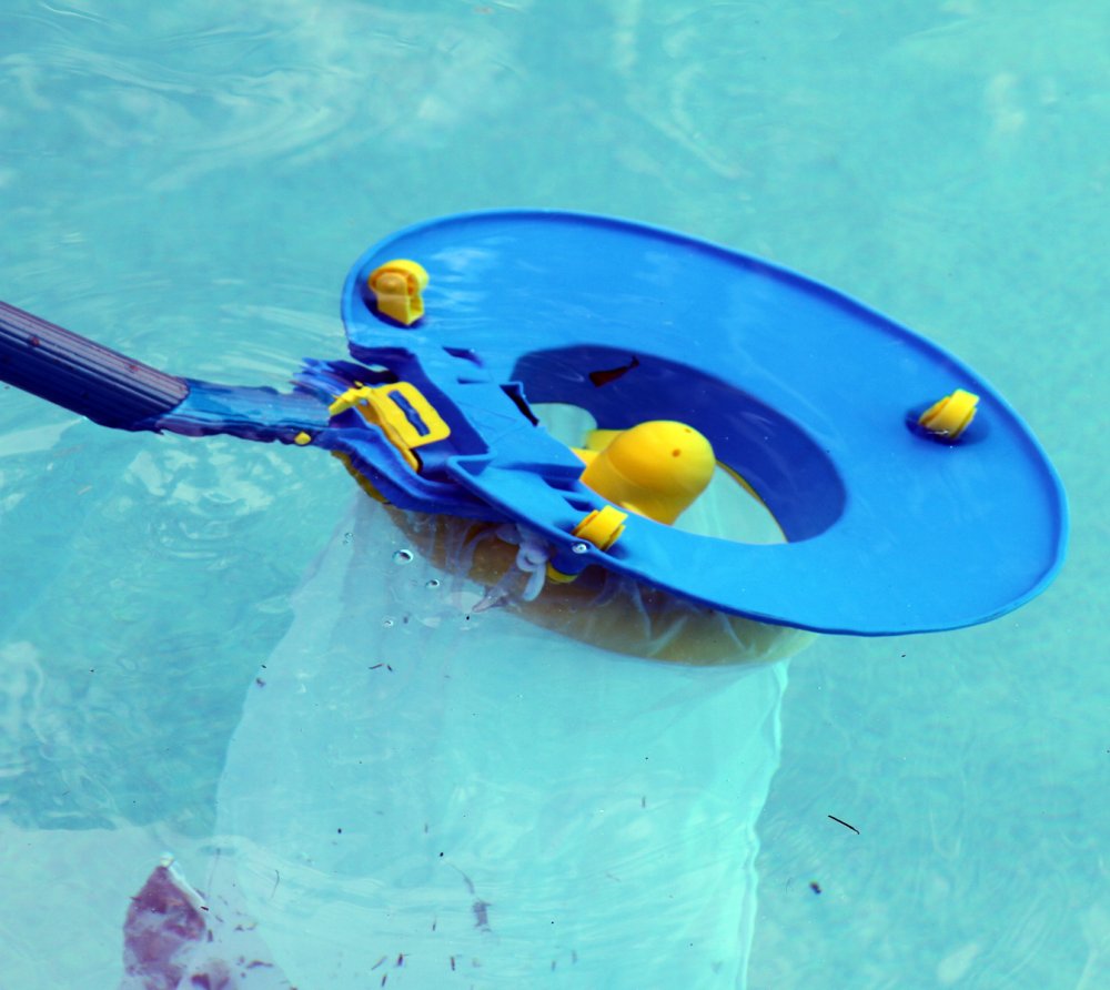 Pool Blaster Battery Powered Leaf Vacuum Skimming Pool