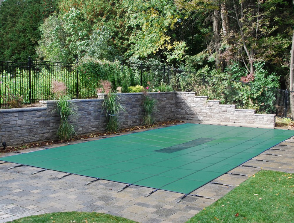 Yard Guard&trade; 21' x 41' Oval Green Aquamaster w/ Drain Safety Cover w/ Center Step & Wood Deck Anchors