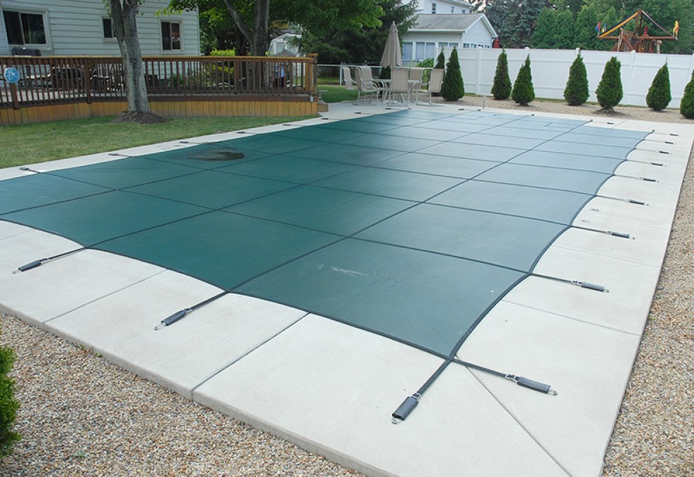 GLI&trade; Secur-A-Pool&reg; Green Rectangular Safety Cover 14' x 28' w/ 4' x 8' Center End Step